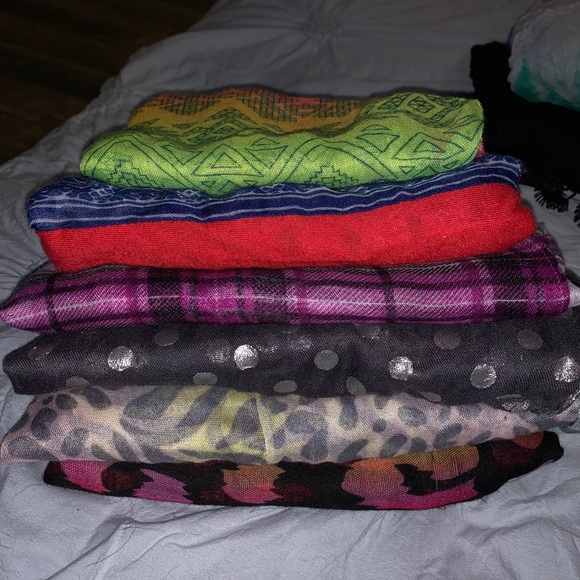 Infinity scarves - Picture 1 of 4
